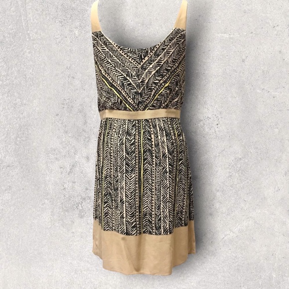 Ann Taylor LOFT Beige Black Sleeveless Tribal Sheath Dress Size 0P Pre-Loved - Picture 4 of 7